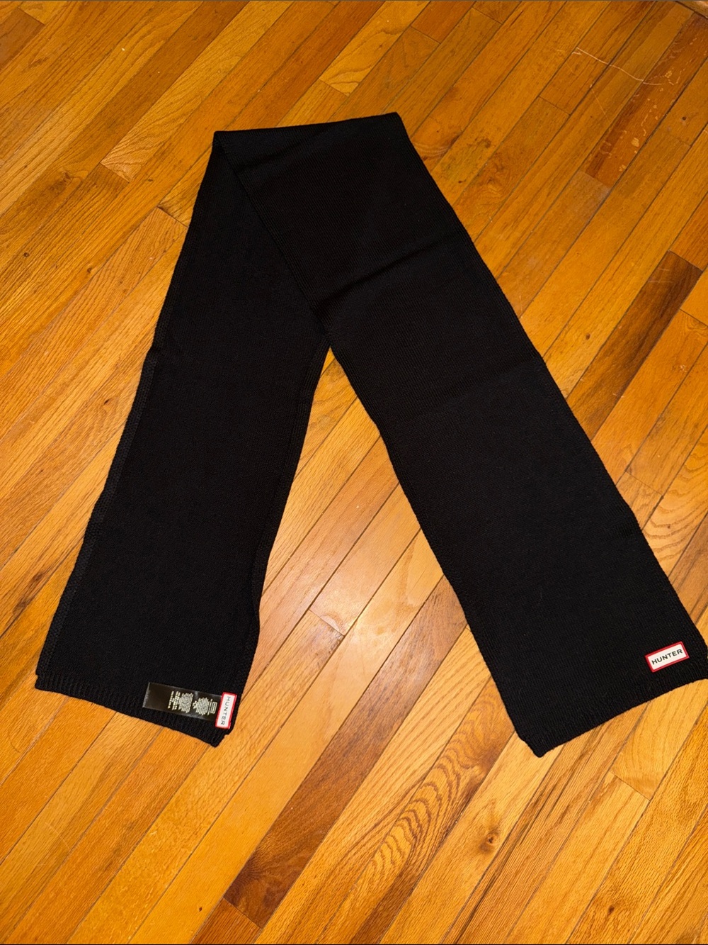 HUNTER Black Scarf